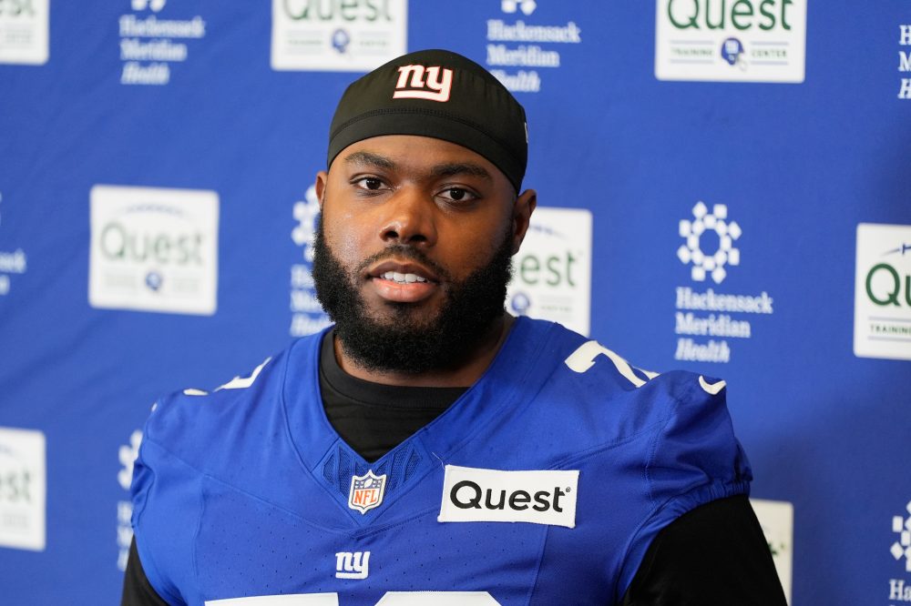 Giants restructure left tackle Andrew Thomas’ contract to clear cap space, AP source says
