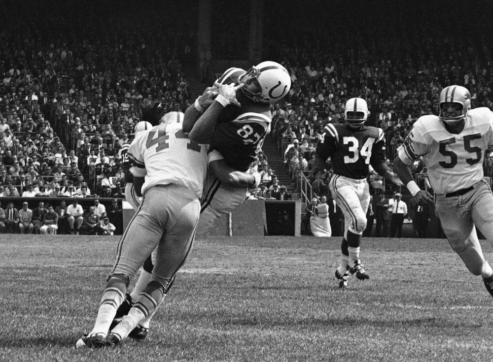 Raymond Berry, Hall of Fame wide receiver and Patriots coach, dies at the age of 93