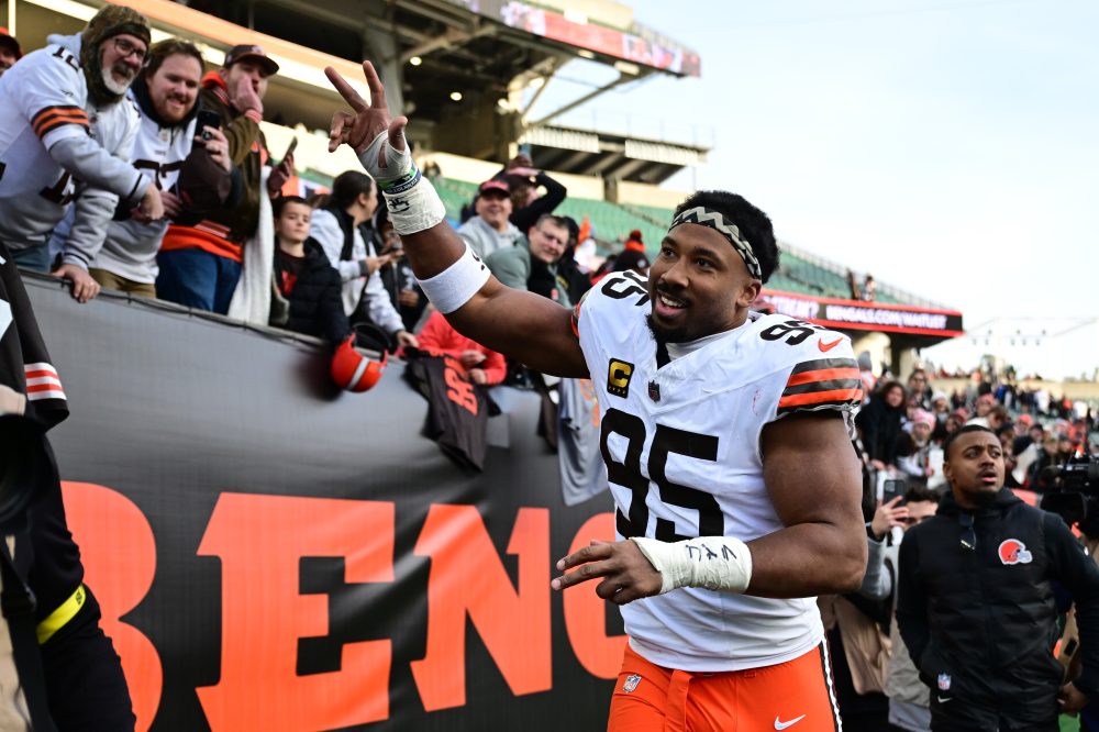 Garrett moves on after 9 seasons in Cleveland, the Browns’ problems though still remain
