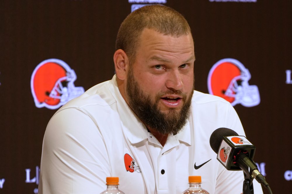 Joel Bitonio announces retirement after 12 seasons, all with the Cleveland Browns