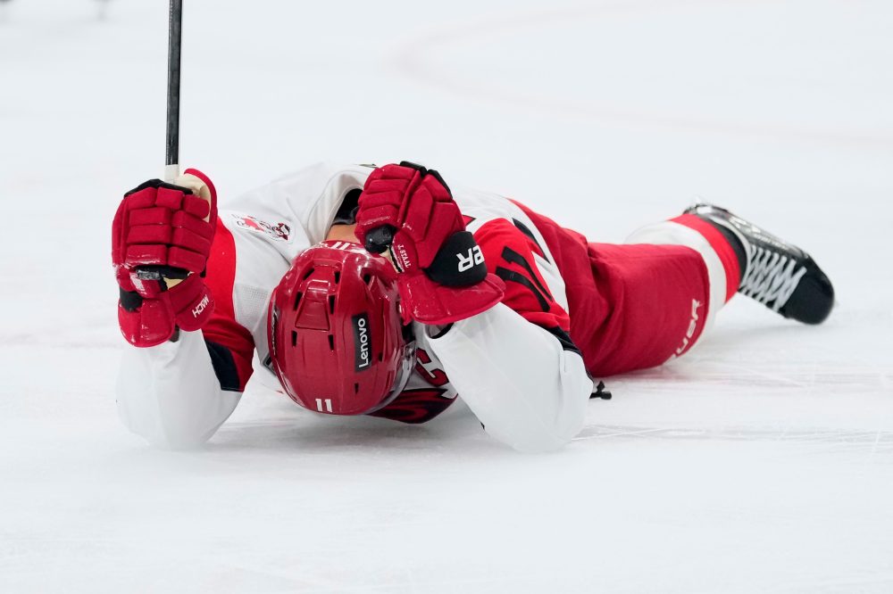 Staal’s acrobatic backhand shot pulls Hurricanes even with Golden Knights in Stanley Cup Final