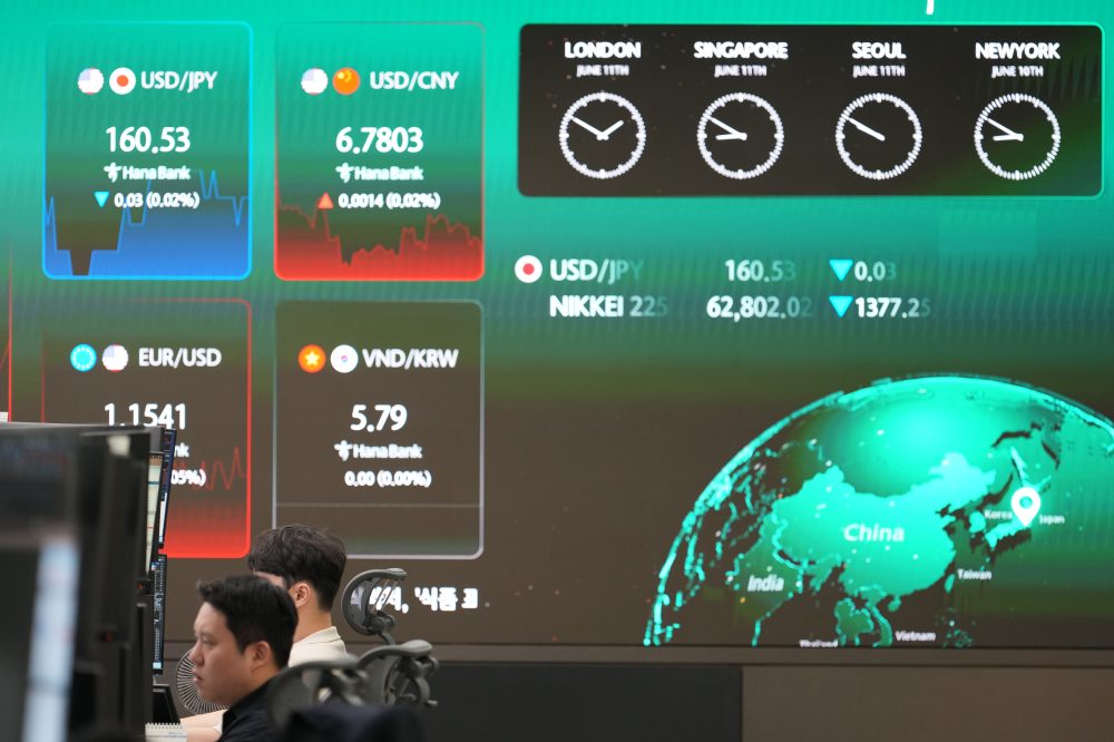Asian shares slip after another sell-off of AI stocks on Wall St, while oil prices rise