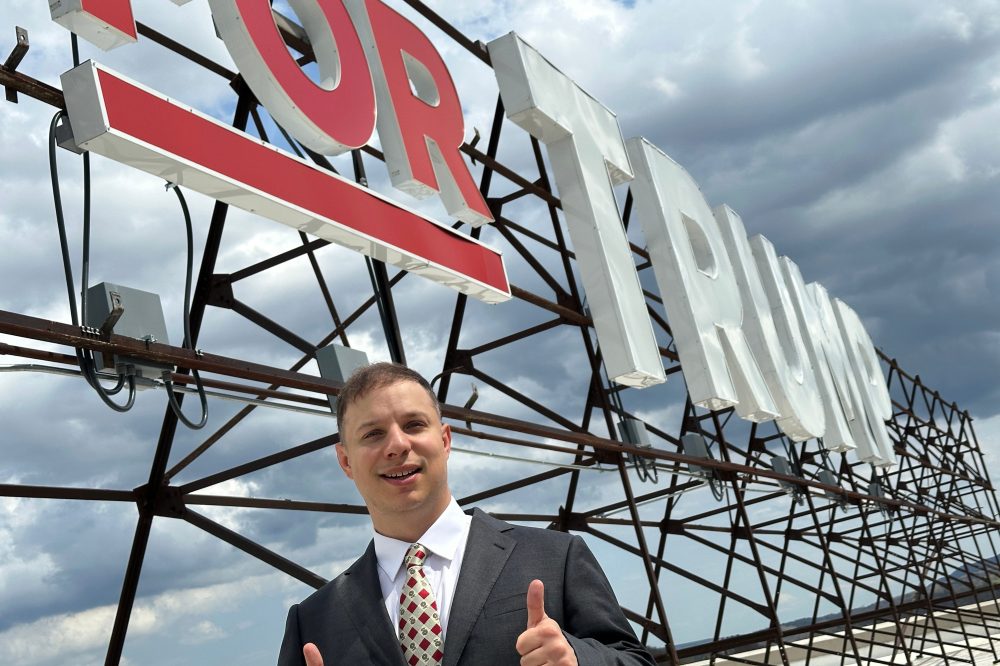 Can the man behind a giant pro-Trump sign ride the president’s praise to Congress?