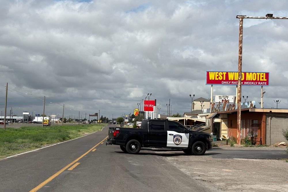 Suspect dead after Texas shooting kills 1 and leaves 9 others in the hospital, police say