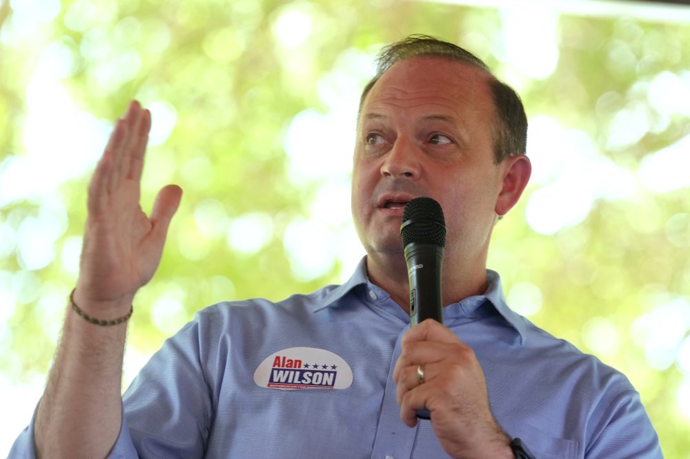 South Carolina voters will choose between two Trump-backed governor candidates in Republican runoff