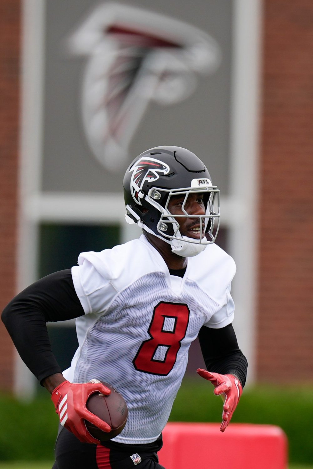 Falcons agree to $54 million, 3-year deal that makes Kyle Pitts Sr. 1 of NFL’s top paid tight ends