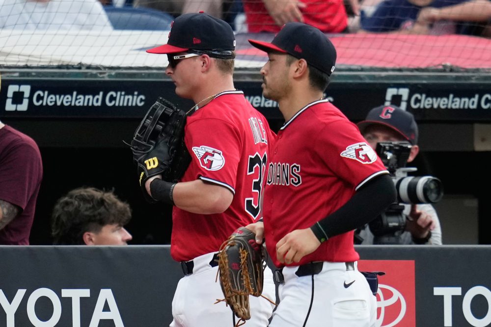 Guardians rookie OF Ingle loses track of outs, tosses ball into the stands to give Rangers lead