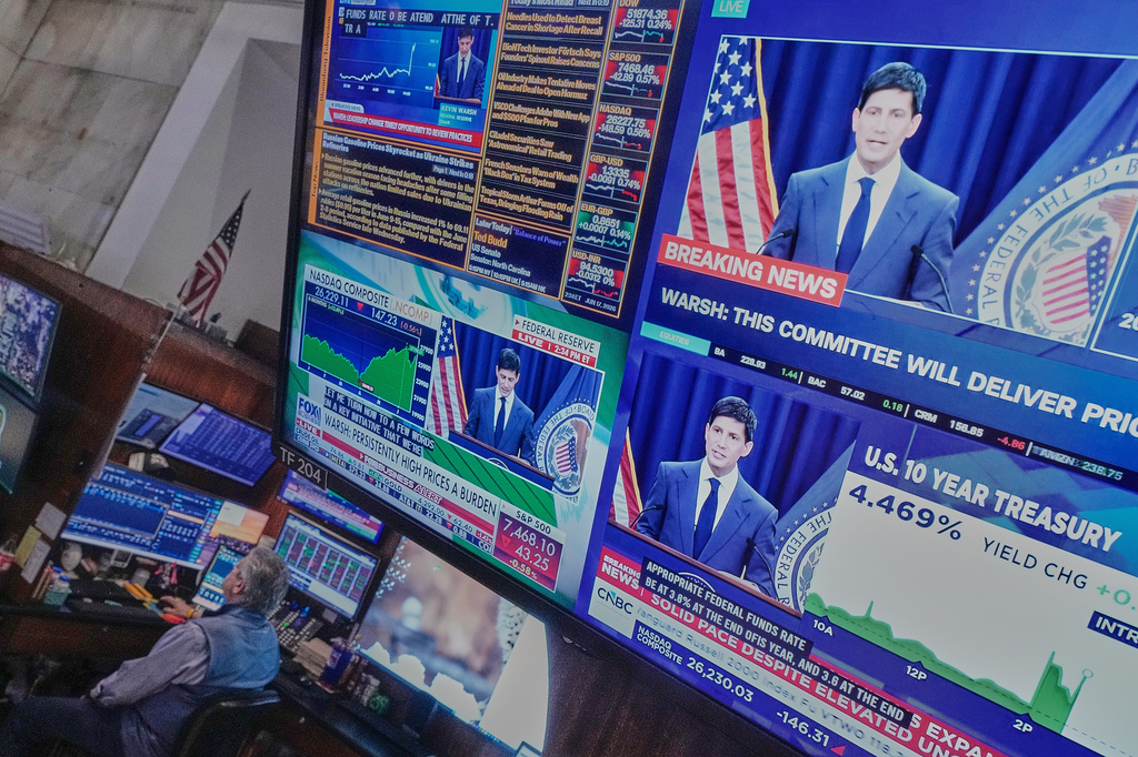 US stocks sink on worries about a possible hike to interest rates this year by the Federal Reserve