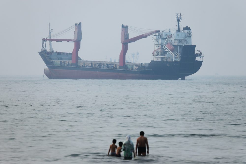 Ship runs aground in Strait of Hormuz, Iranian state TV reports