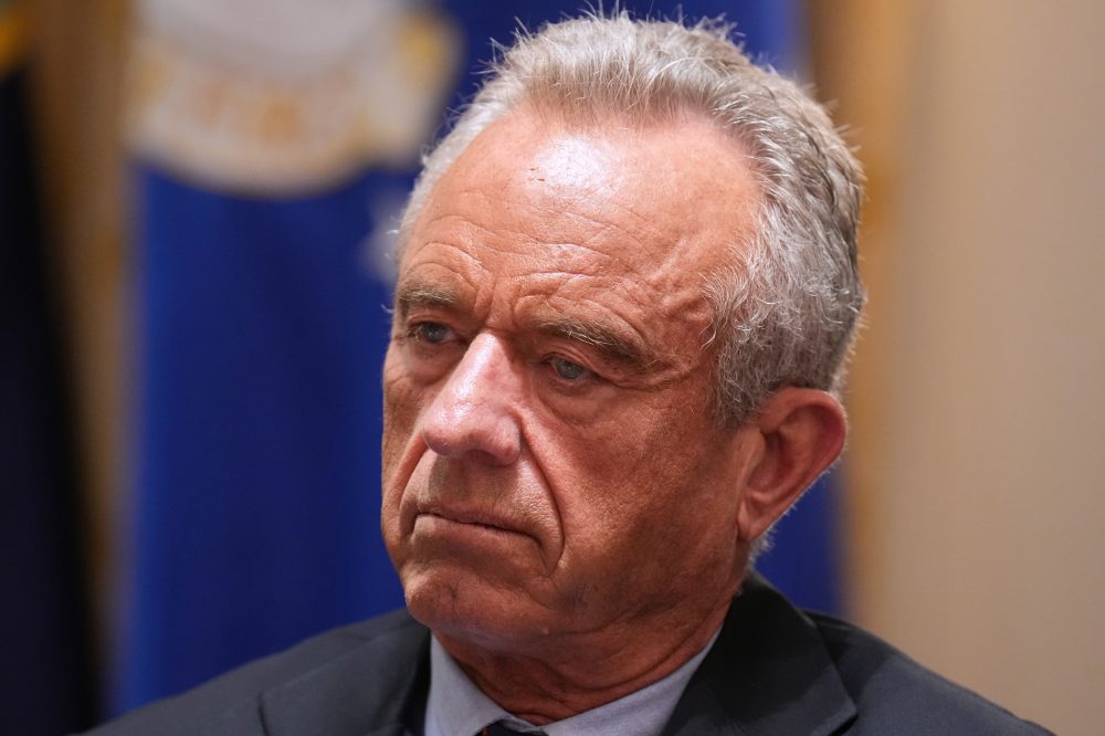 Wyden alleges RFK Jr. broke the law in calls urging Libertarians to quit Iowa races