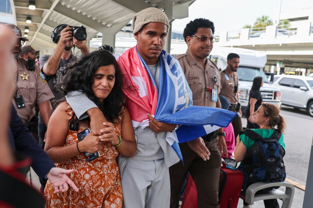 Cuban artist and dissident exiled from country after 5 years in prison arrives in U.S.