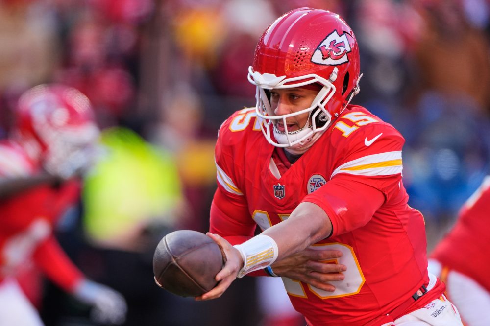 Patrick Mahomes cleared with no limits for the start of Chiefs training camp after knee surgery