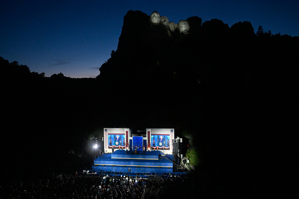 Trump salutes America at Mount Rushmore (VIDEO)