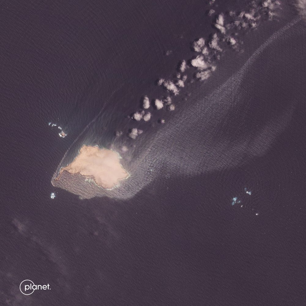 Oil leak spreads from a sanctioned tanker grounded off Oman, images show