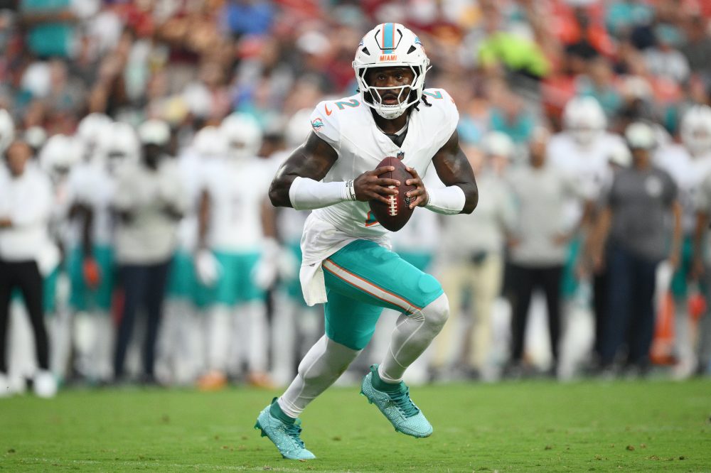 Dolphins’ Malik Willis has impressive start, Marcus Mariota injured as Commanders win 20-7