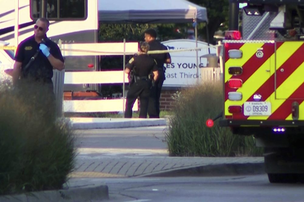 1 killed, 4 injured in shooting at park in Kentucky