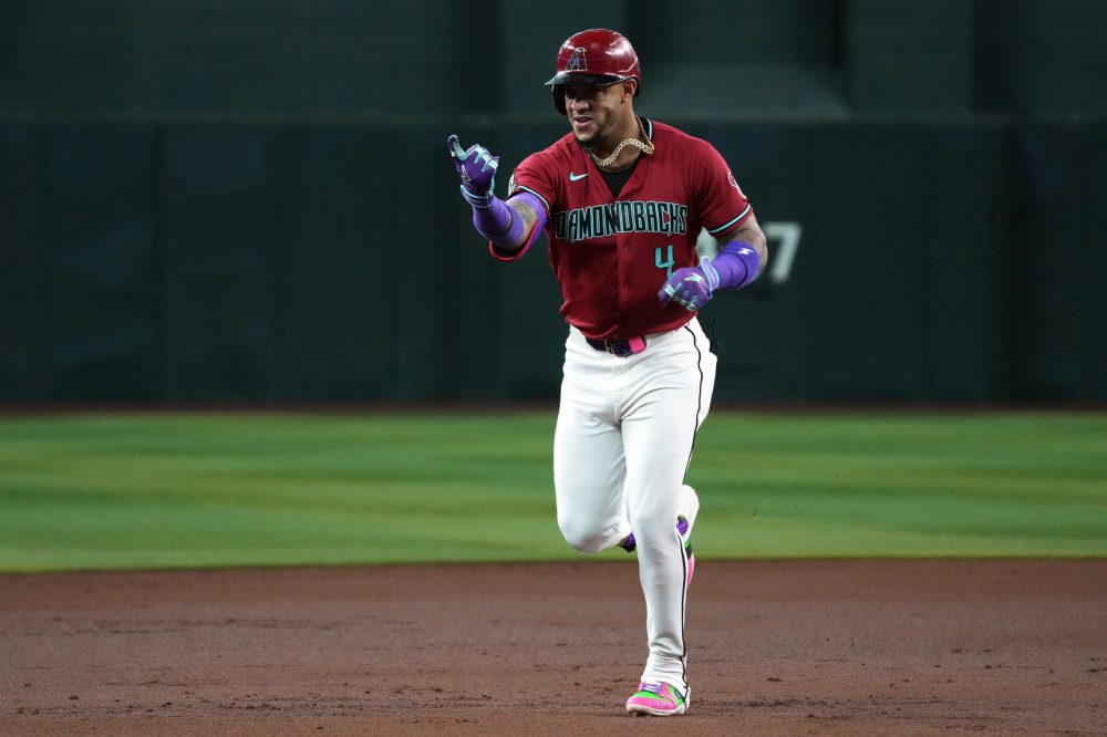 D-backs manager Lovullo: Marte returns to Phoenix for knee testing, hopeful he can play again in ’26