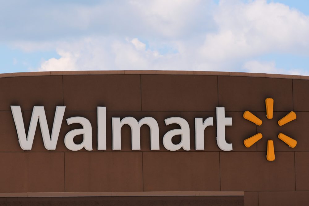 Walmart sees the slowest pace in US comparable sales in 6 years and offers cautious guidance