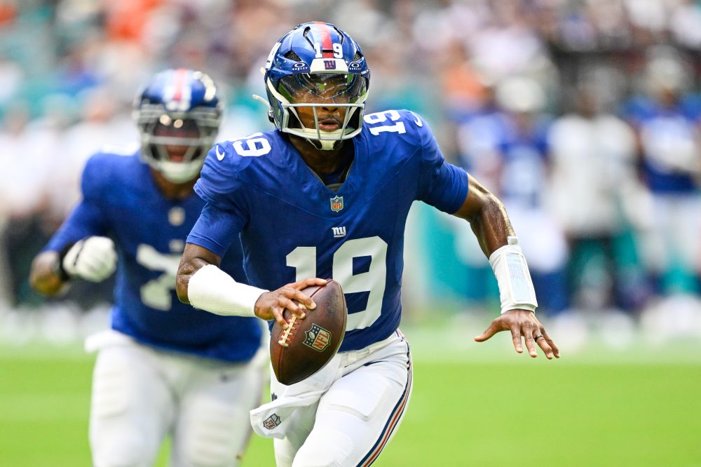 Jameis Winston runs for a touchdown in the Giants’ 26-3 preseason win over the Dolphins