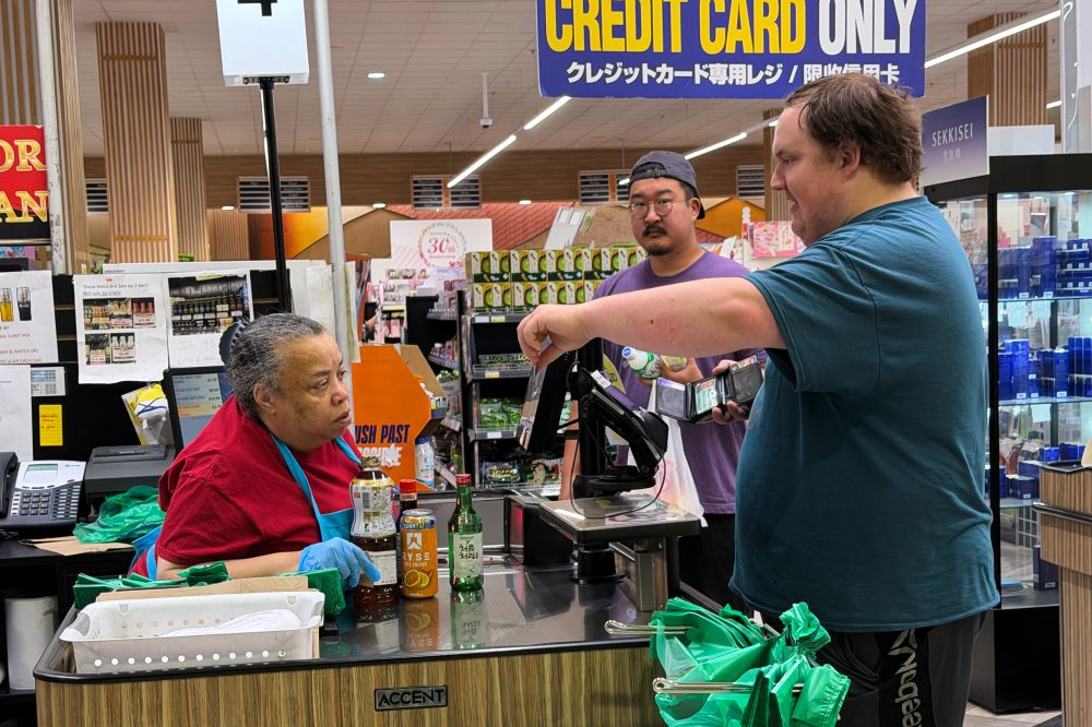 US economy expands at sluggish 1.5% pace in second quarter, but consumer spending stayed strong