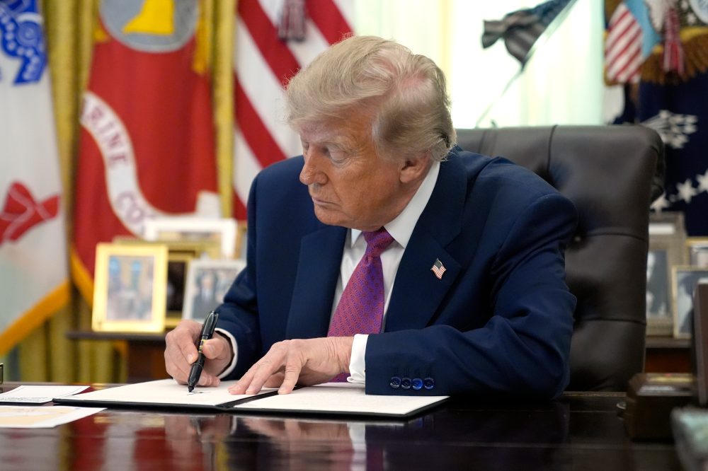 Trump signs order renaming Lake Ontario as ‘Lake America’ in the United States