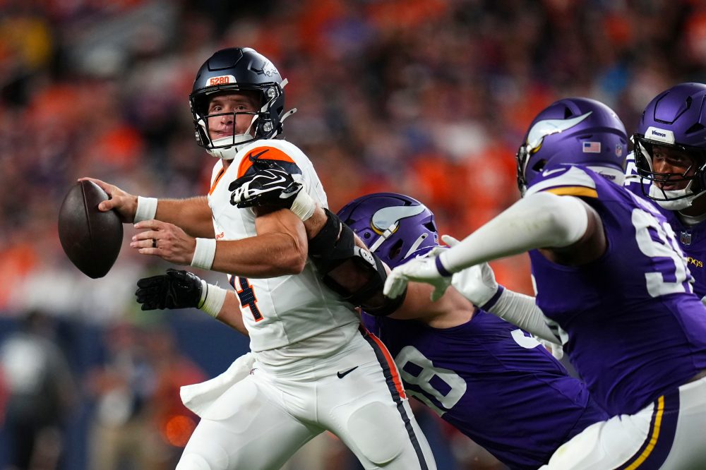 An 88-yard strike and 3 TDs: Sam Ehlinger’s big night for the Broncos in 34-6 rout of Vikings