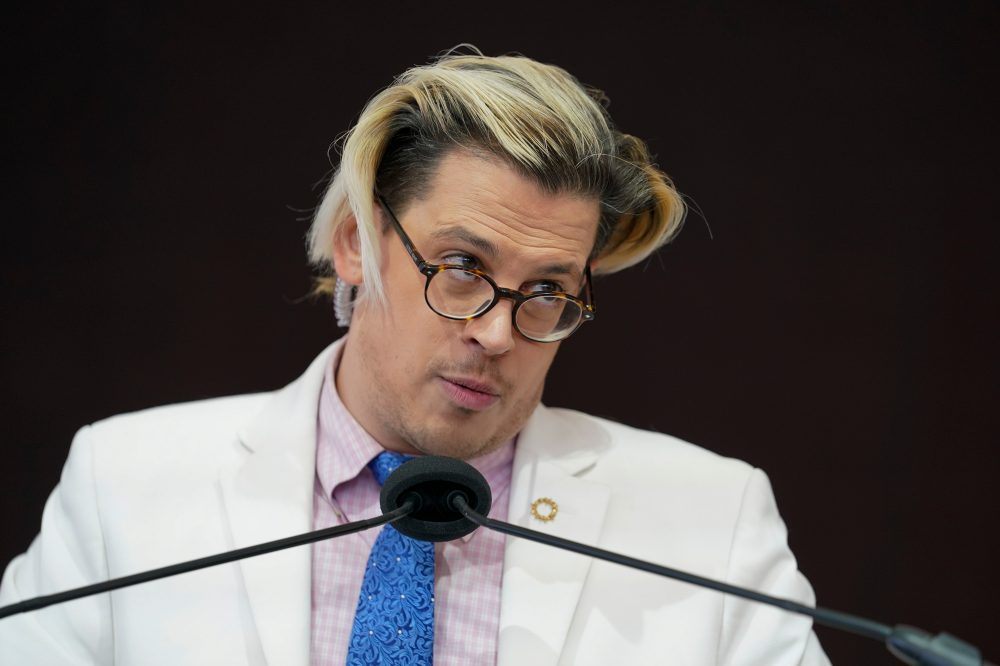 Far-right British provocateur Milo Yiannopoulos has been deported after his immigration arrest in US