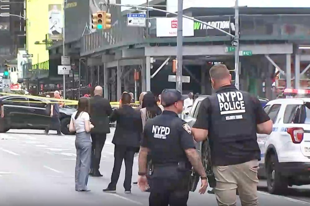 A woman brandishing two knives is shot by police in Times Square