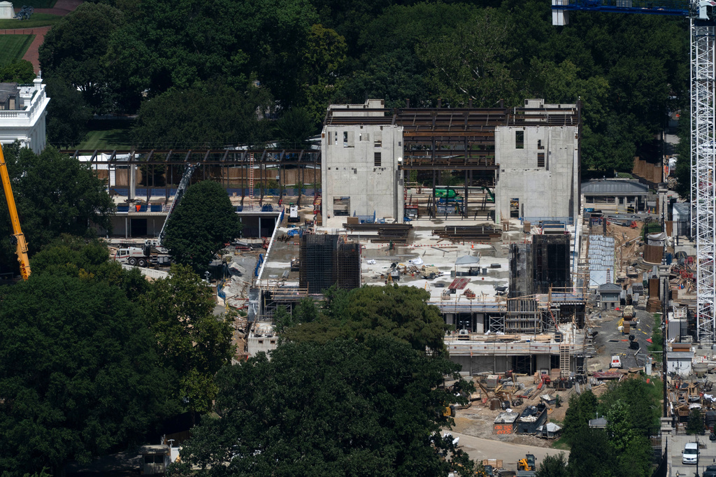 Supreme Court allows White House to continue construction on Trump’s $400 million ballroom (AUDIO)