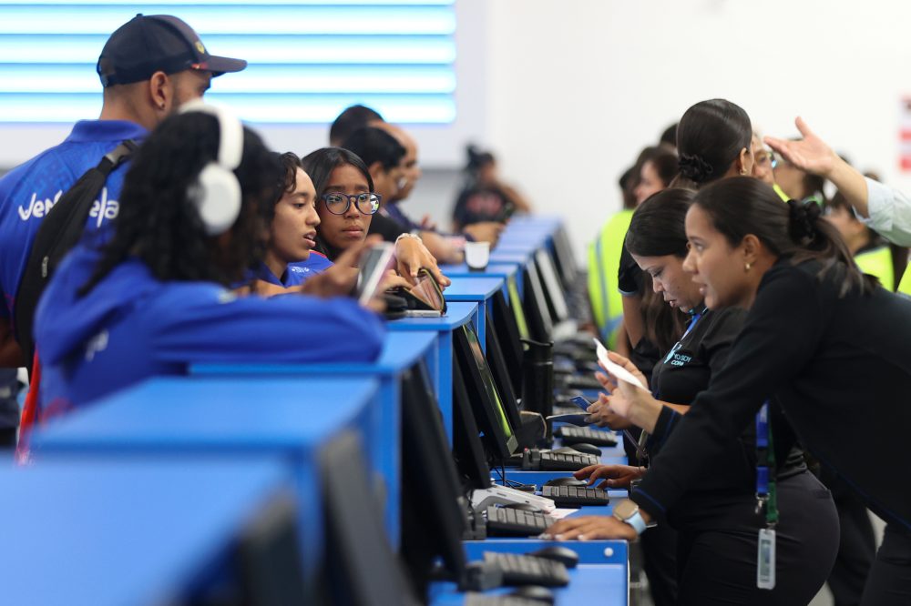 Venezuela’s main airport partially resumes commercial flights after deadly earthquakes