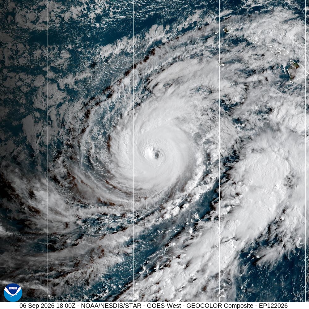 Hawaii residents told to expect tropical storm conditions as Hurricane Lowell passes to the west