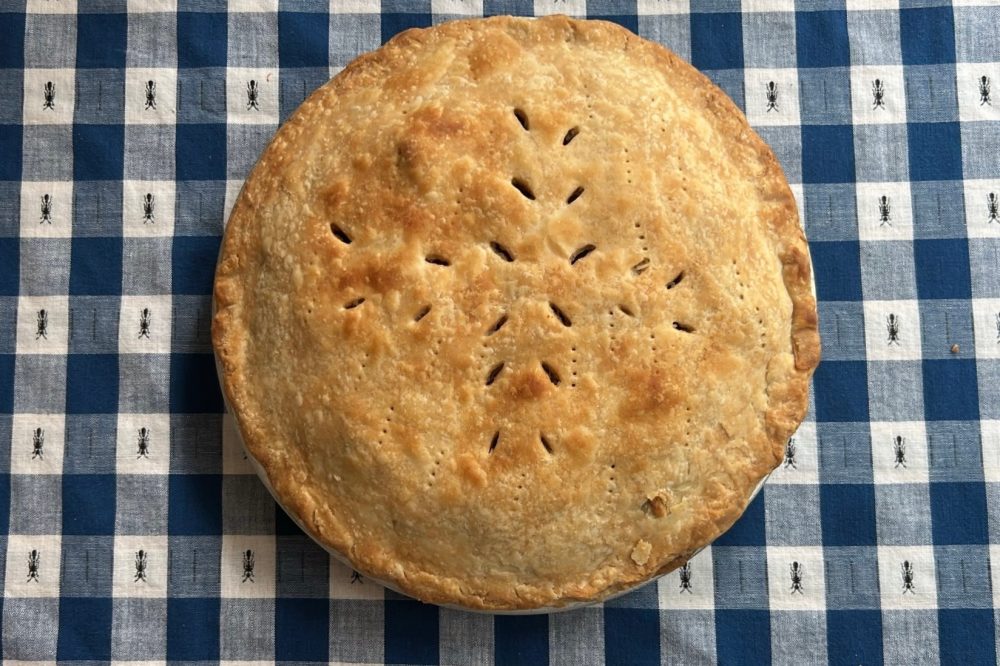 The apple pie (alongside mom, of course) became the symbolic food of a nation