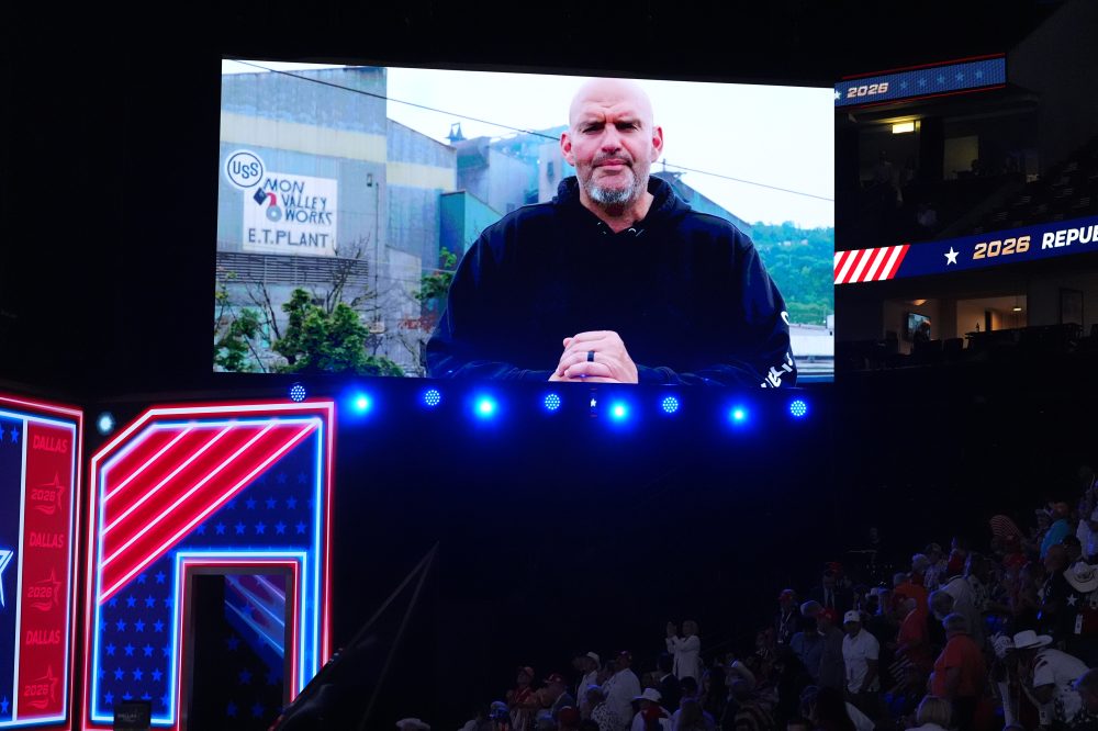 Democratic Sen. Fetterman speaks at a GOP midterm convention, fueling party-switch fears