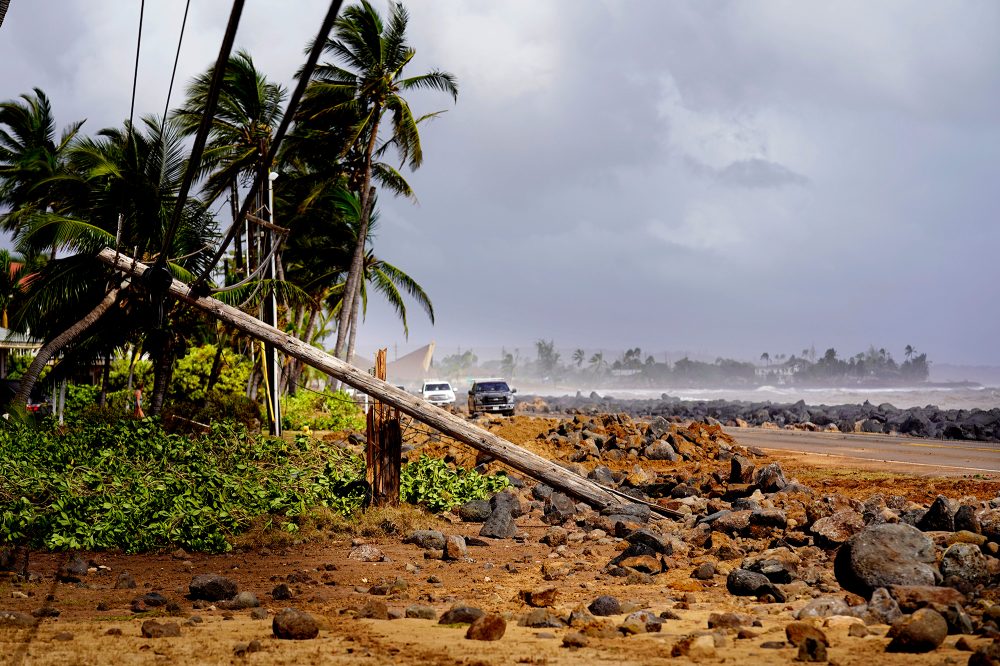 Tourists should skip Kauai for now as it recovers from Hurricane Lowell, officials say