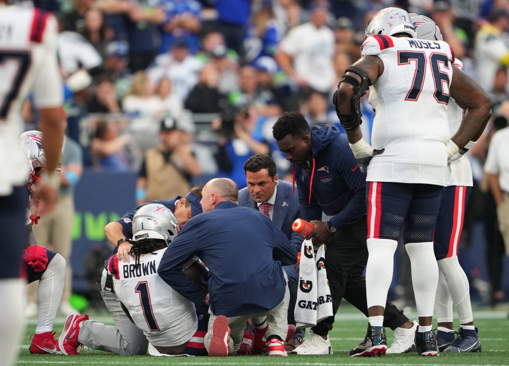 A.J. Brown heading to injured reserve, will miss at least 4 weeks with ankle injury, AP source says
