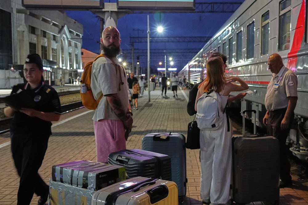 Russians are still fleeing abroad, citing fears of a new mobilization and a loss of freedom