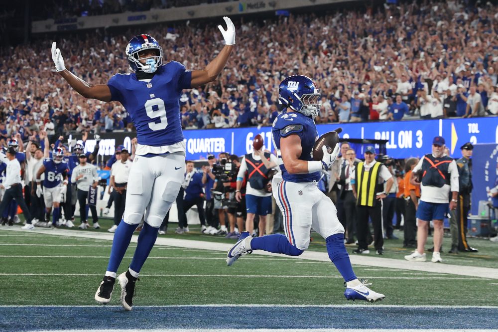 Giants’ offense rolls over the Cowboys to give coach John Harbaugh a 28-20 win in his debut