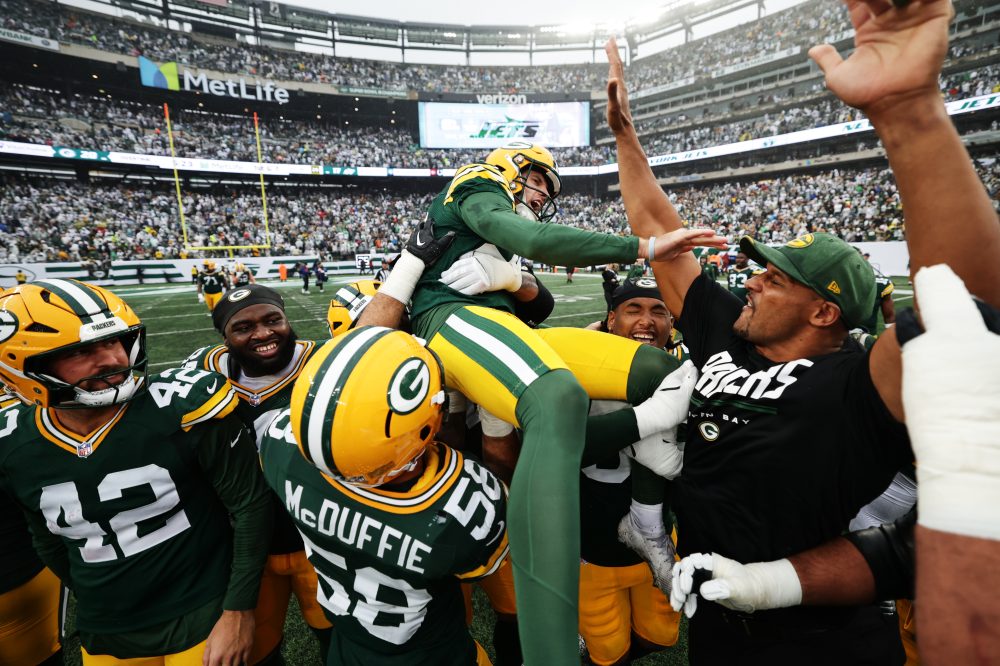 Trey Smack’s OT kick lifts the Packers past the Jets, ending a 6-game skid
