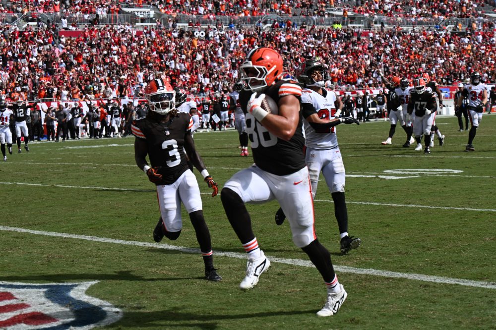 Deshaun Watson outplays Baker Mayfield, leading the Browns to a 23-19 win over the Buccaneers