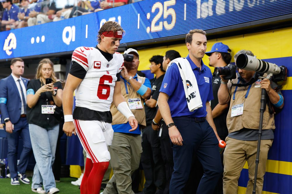 Giants QB Jaxson Dart exits with knee injury and WR Malik Nabers hurts shoulder vs. Rams