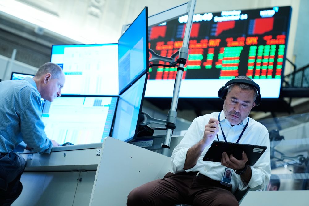 Asian shares trade mixed as markets eye oil prices, US bonds, and currency fluctuations