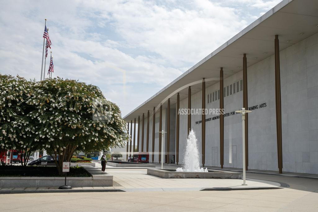 Kennedy Center will close for renovations